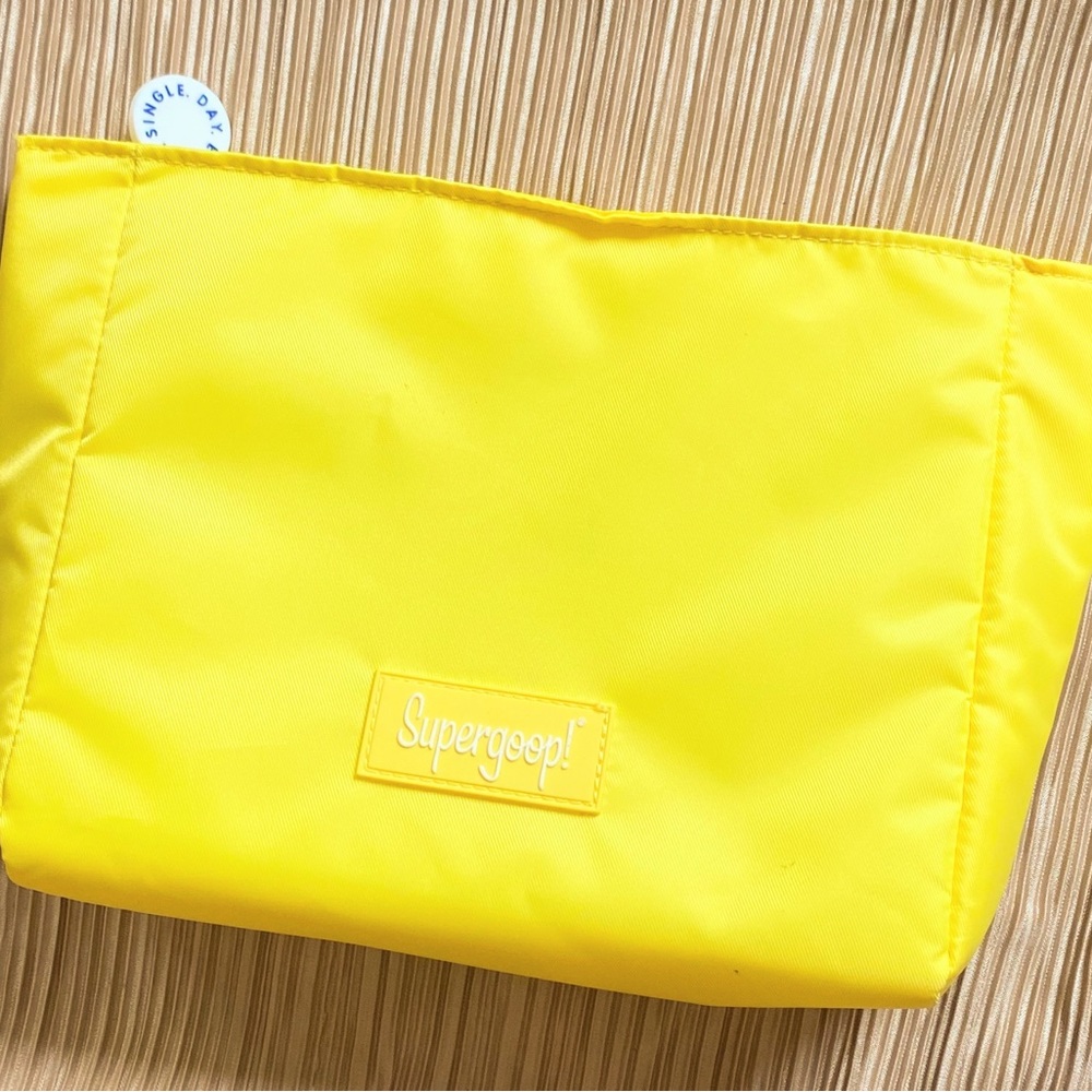 SUPERGOOP SUPERGOOP! SIGNATURE PUFFY WATER RESISTANT MAKEUP BAG
